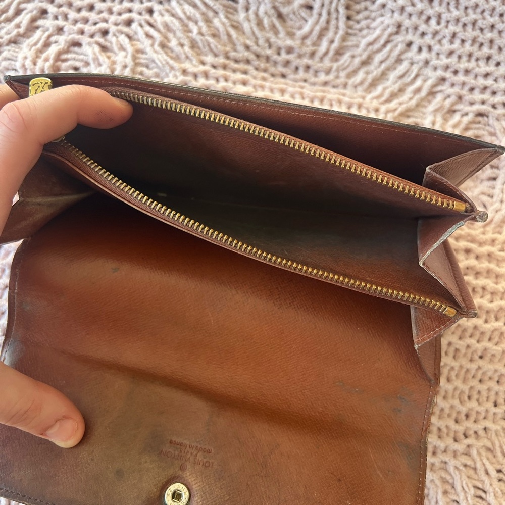 Louis Vuitton Wallet - Picture 5 of 9